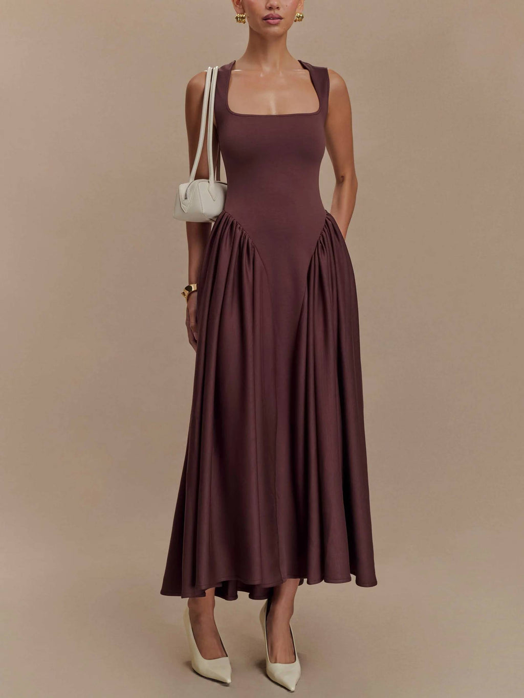 Minimalistisches Retro-Kleid mit eckigem Ausschnitt