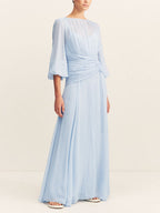 Elegantes Maxikleid mit hohem Kragen und Ballonärmeln