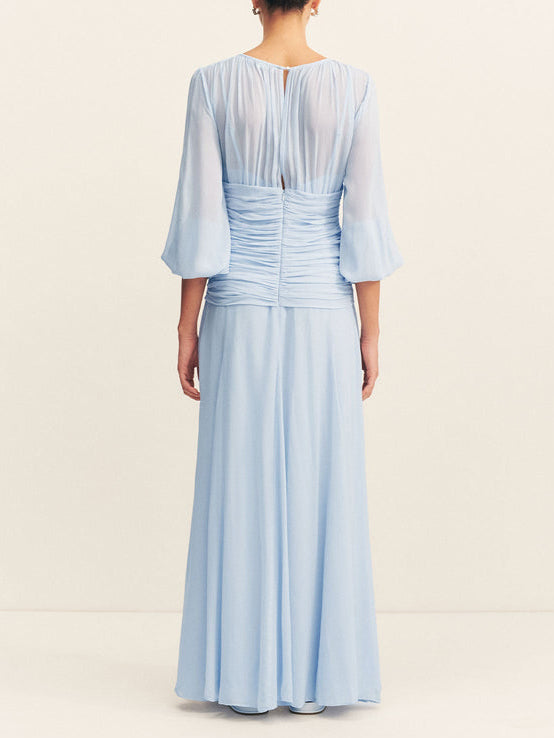 Elegantes Maxikleid mit hohem Kragen und Ballonärmeln