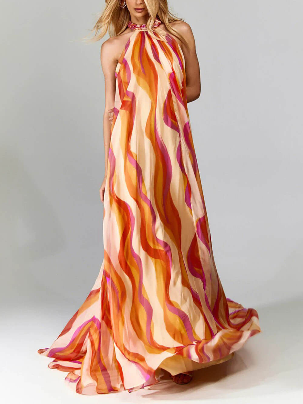 Elegantes geflochtenes Neckholder-Maxikleid mit Wellenprint