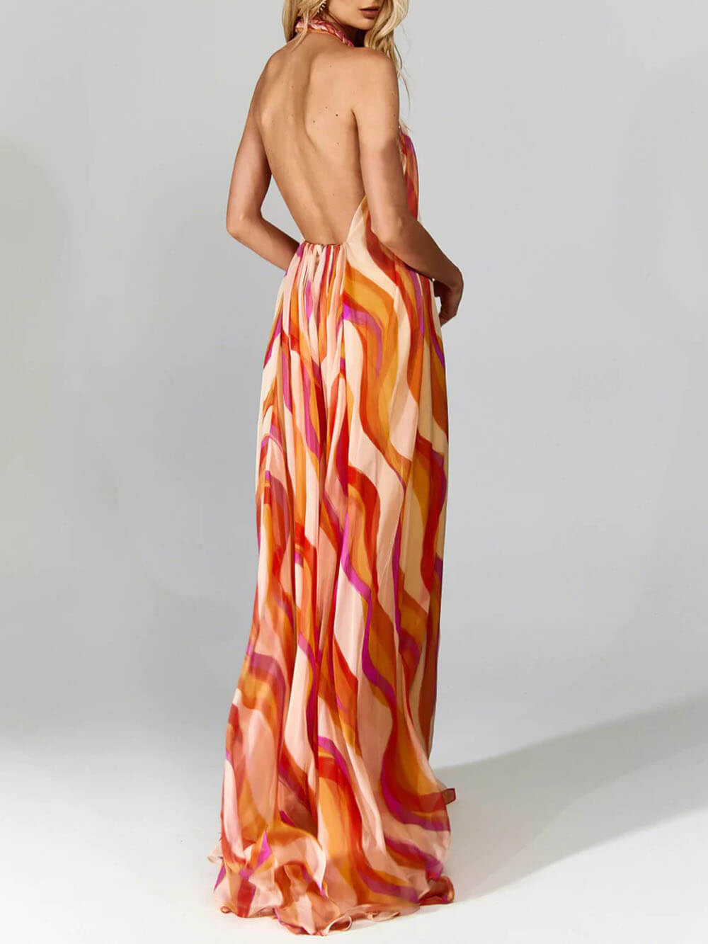 Elegantes geflochtenes Neckholder-Maxikleid mit Wellenprint