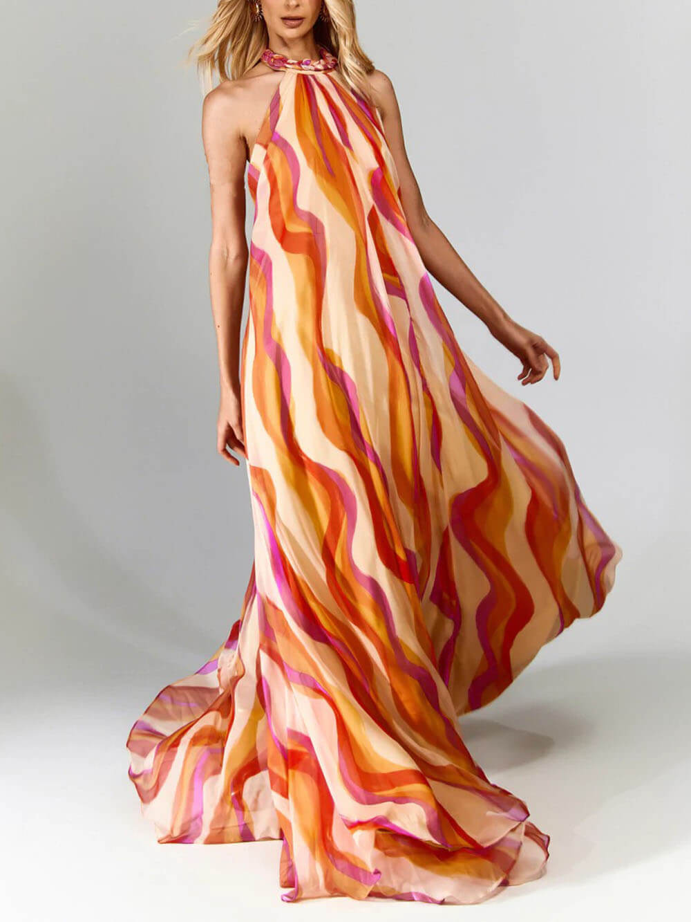 Elegantes geflochtenes Neckholder-Maxikleid mit Wellenprint
