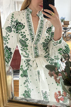 Einzigartiges bedrucktes Hemdblusenkleid mit langen Ärmeln und Maxilänge